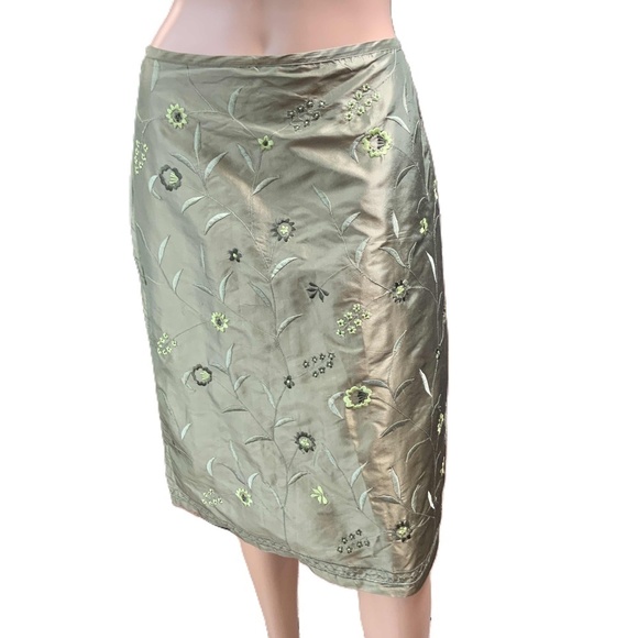 New York & Company Dresses & Skirts - NY & CO Green Embroidered Floral Womens 100% Silk Pencil Skirt Size 6 Boho Chic